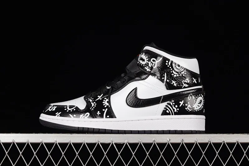 All categories Air Jordan Jordan series basketball shoes Air Jordan 1 Mid Air Jordan 1 Mid SE AJ1 Joe 1 graffiti black and white China basketball shoes 554724-075